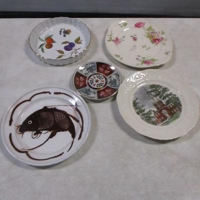 Lot 167 - Decorative Plates