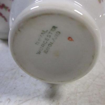 Lot 173 - Holland Cow Creamer & Royal Worcester Egg Coddlers