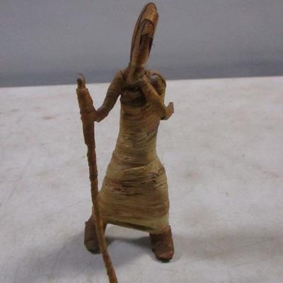 Lot 180 - Baskets & Woven Platters - Figures