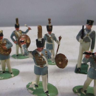 Lot 181 - Toy Soldier Figurines