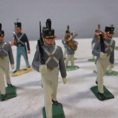 Lot 181 - Toy Soldier Figurines