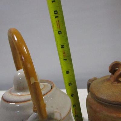 Lot 183 - Ceramic Teapots