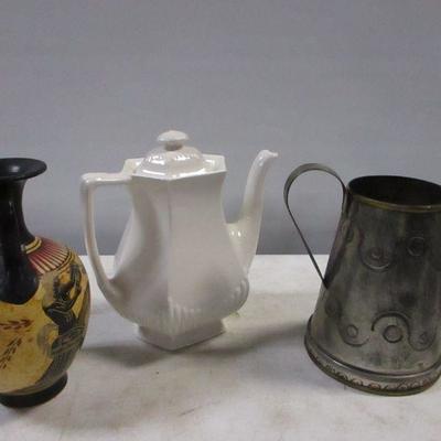 Lot 185 - Home Decor Items