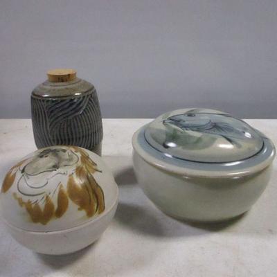 Lot 196 - Decorative Pottery Items