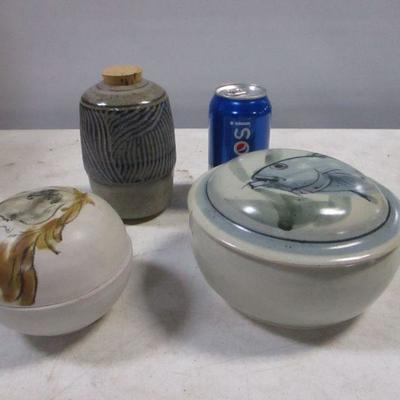 Lot 196 - Decorative Pottery Items