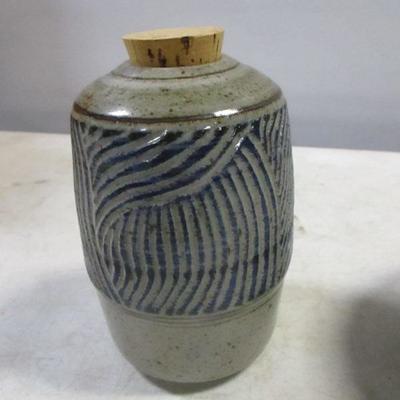 Lot 196 - Decorative Pottery Items