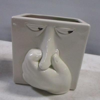 Lot 198 - Fitz & Floyd Tissue Holder - Bird Feeder