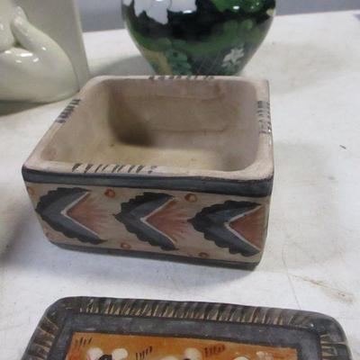 Lot 198 - Fitz & Floyd Tissue Holder - Bird Feeder