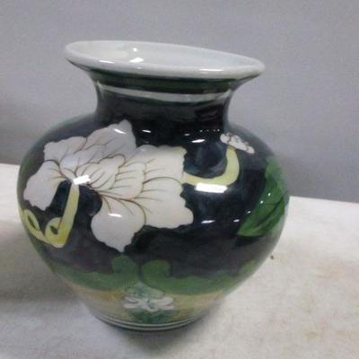 Lot 198 - Fitz & Floyd Tissue Holder - Bird Feeder