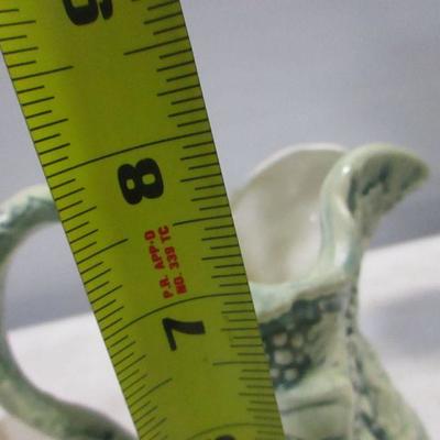 Lot 202 - Decorative Pottery Items