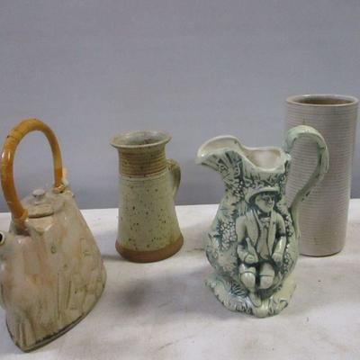 Lot 202 - Decorative Pottery Items