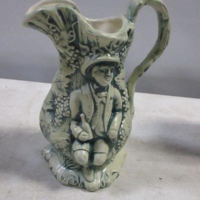 Lot 202 - Decorative Pottery Items