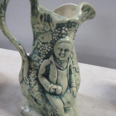 Lot 202 - Decorative Pottery Items