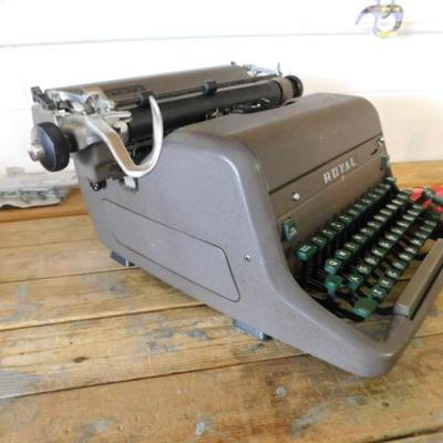 Vintage Royal Manual Typewriter