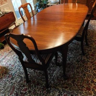 Solid Wood Pennsylvania House Dining Table with 6 Chairs and Two Leaves