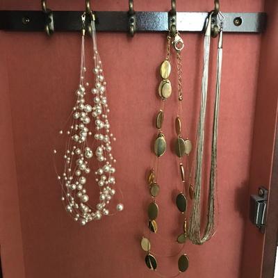 Lot 106 - Jewelry Box & Contents