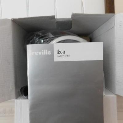 New in Box Breville Ikon Electric Kettle 