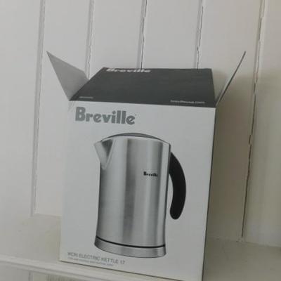 New in Box Breville Ikon Electric Kettle 