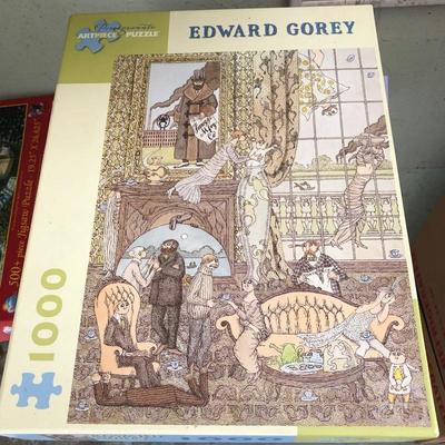 Lot 124- Lots of Puzzles