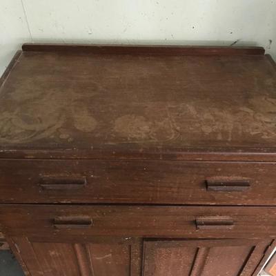 Lot 128 - Versatile Vintage Gomme Cabinet