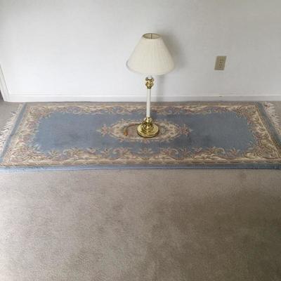 Lot 143 - Wool Rug & Table Lamp
