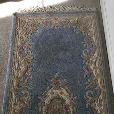 Lot 143 - Wool Rug & Table Lamp