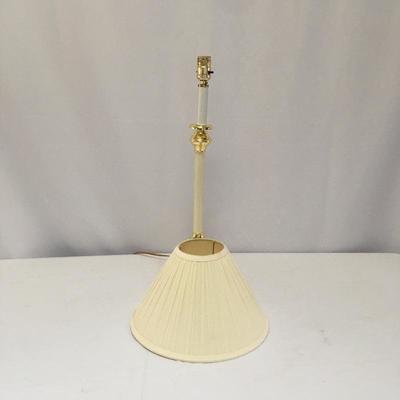 Lot 143 - Wool Rug & Table Lamp