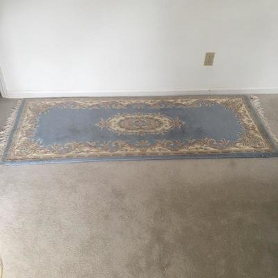 Lot 143 - Wool Rug & Table Lamp