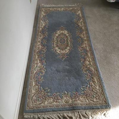 Lot 143 - Wool Rug & Table Lamp
