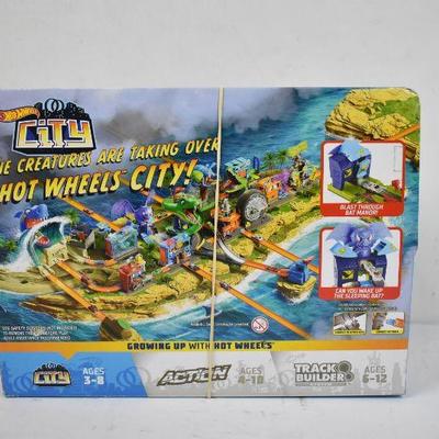 Hot Wheels Bat Manor Attack Play Set - Open, Works