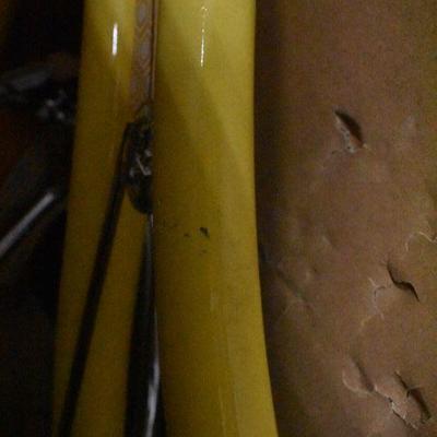 Huffy Bike: Women's Beach Cruiser, Yellow - Dented Fender