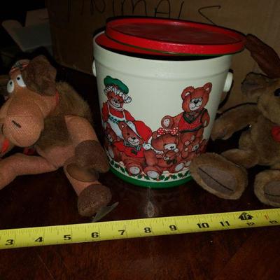 Christmas Tin with stuffed animals 