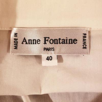 Anne Fontaine Paris fitted crisp white blouse w/ black piping  front  zipper