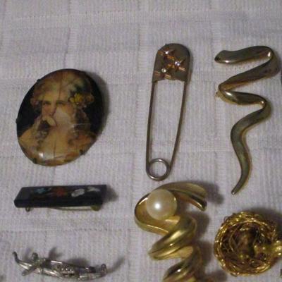 Lot 228 - Costume Jewelry Brooches - Sterling Norway