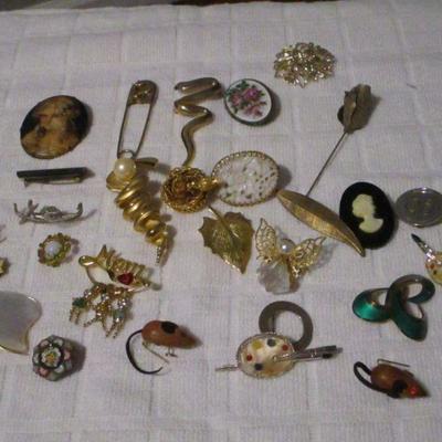 Lot 228 - Costume Jewelry Brooches - Sterling Norway