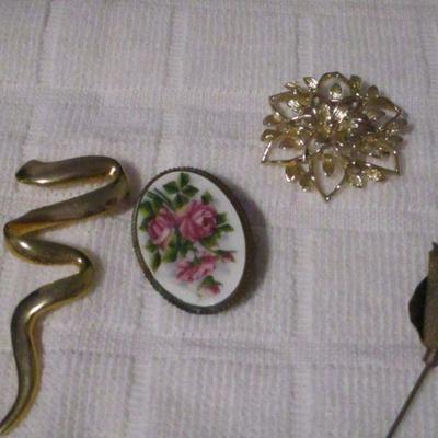 Lot 228 - Costume Jewelry Brooches - Sterling Norway