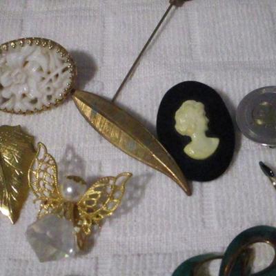 Lot 228 - Costume Jewelry Brooches - Sterling Norway