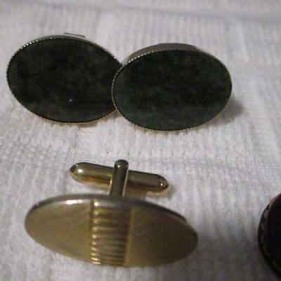 Lot 229 - Costume Jewelry - Cufflinks 