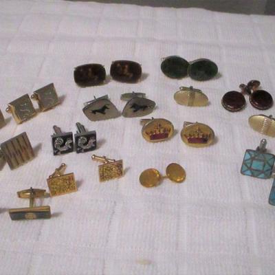 Lot 229 - Costume Jewelry - Cufflinks 