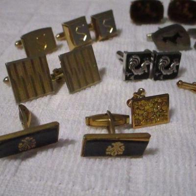 Lot 229 - Costume Jewelry - Cufflinks 
