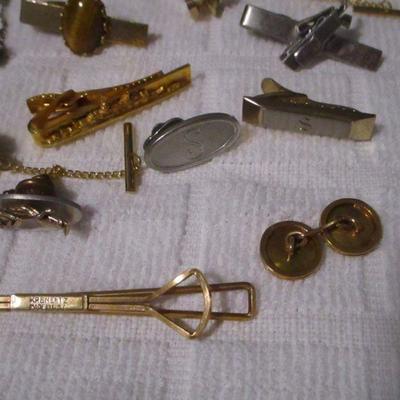 Lot 230 - Costume Jewelry - Tie Clasp 