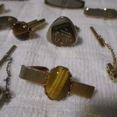 Lot 230 - Costume Jewelry - Tie Clasp 