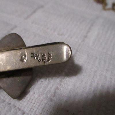 Lot 230 - Costume Jewelry - Tie Clasp 