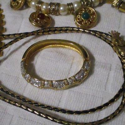 Lot 232 - Costume Jewelry - Necklaces