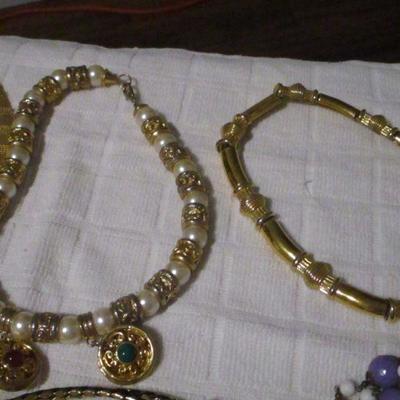 Lot 232 - Costume Jewelry - Necklaces