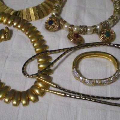 Lot 232 - Costume Jewelry - Necklaces