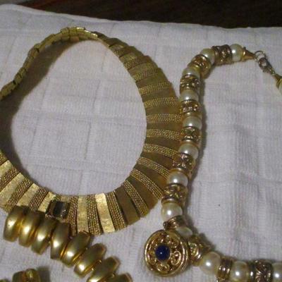 Lot 232 - Costume Jewelry - Necklaces