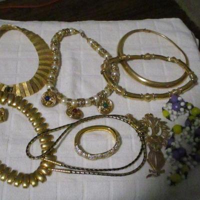 Lot 232 - Costume Jewelry - Necklaces
