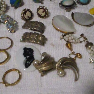 Lot 234 - Costume Jewelry - Earrings