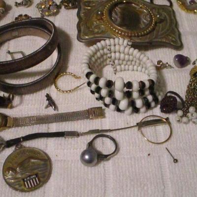 Lot 235 - Costume Jewelry - Variety